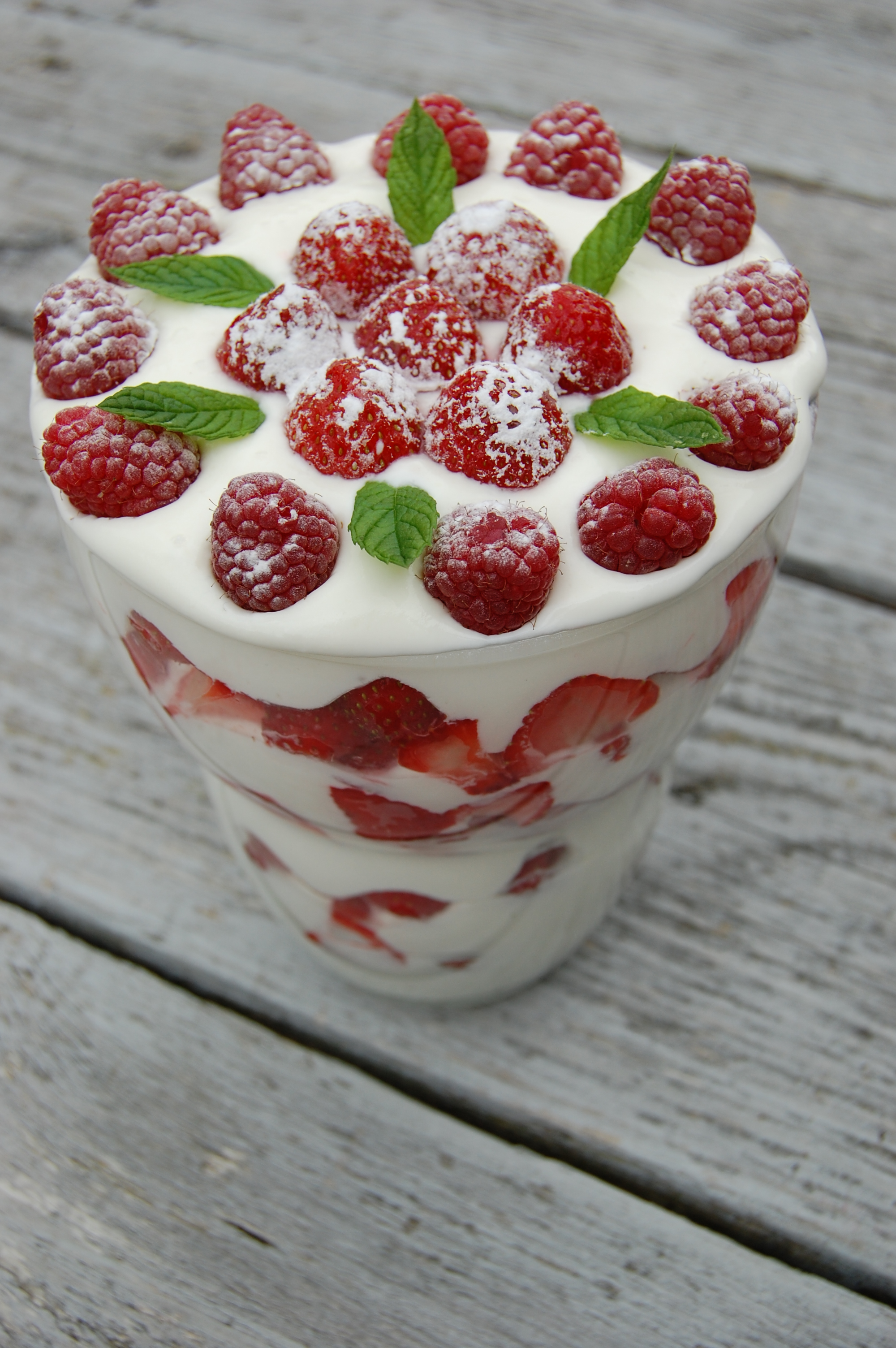 Wonderbaar Griekse yoghurt met aardbeien | Uit de keuken van Lein WQ-72